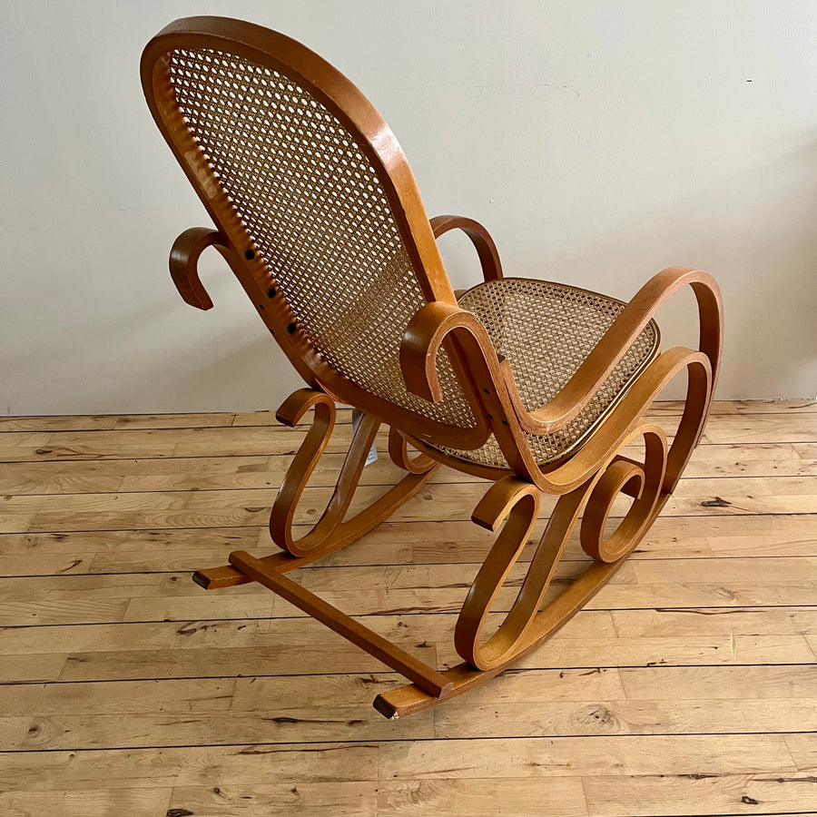 Schaukelstuhl im Thonet Stil mit Wiener Geflecht