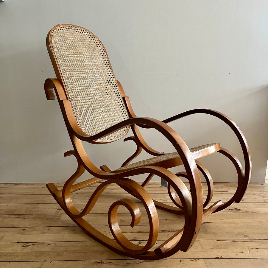 Schaukelstuhl im Thonet Stil mit Wiener Geflecht