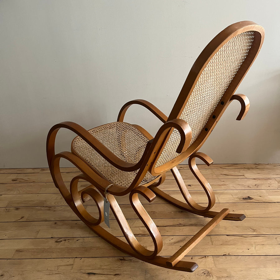 Schaukelstuhl im Thonet Stil mit Wiener Geflecht