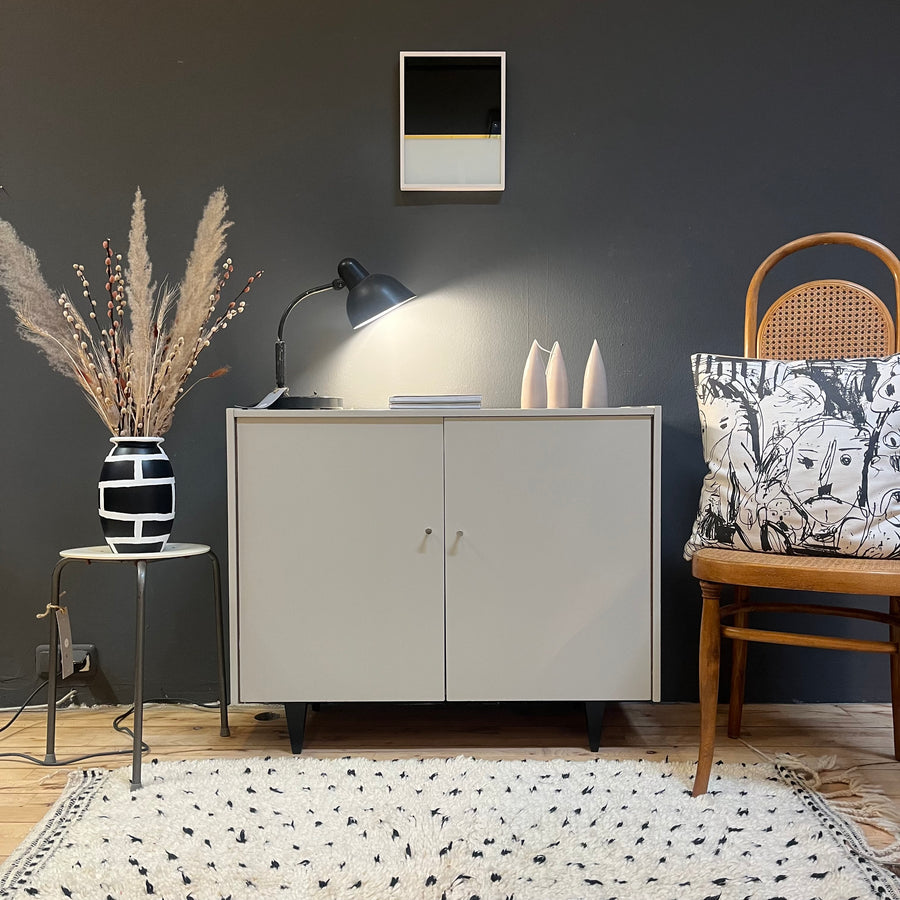 Kleine MidCentury Kommode in Greige
